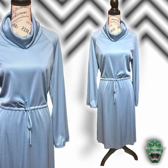 VINTAGE 1970’s Mock Turtleneck Drawstring Polyester Pastel Green Secretary Dress - Picture 1 of 8